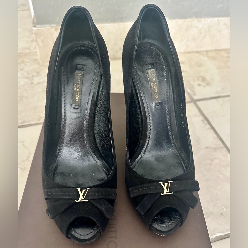 Louis Vuitton Black Suede Peep-Toe Bow Pumps with Gold LV Accent - Picture 2 of 5